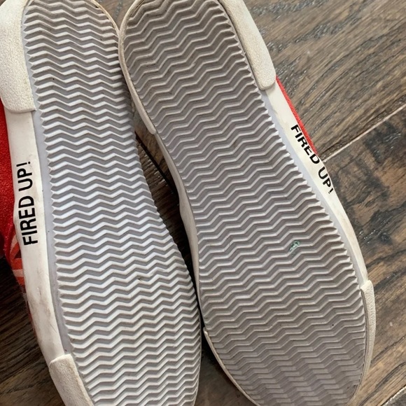 UGG special edition Girls sneakers size 1 - Picture 2 of 4